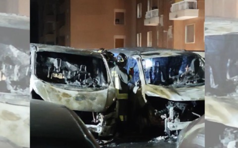 Due furgoni in fiamme nella notte al Robarello: residenti svegliati dal forte rumore dell’esplosione di vetri e pneumatici
