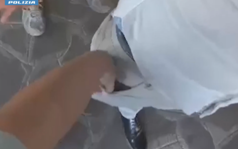Truffa agli anziani, preso con i gioielli nascosti negli slip