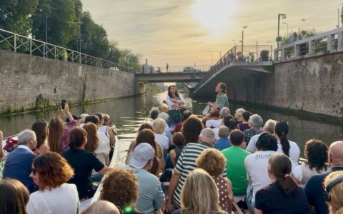 “La Maria Brasca” va sull’acqua: lungo i Navigli è tornato lo spettacolo di Testori