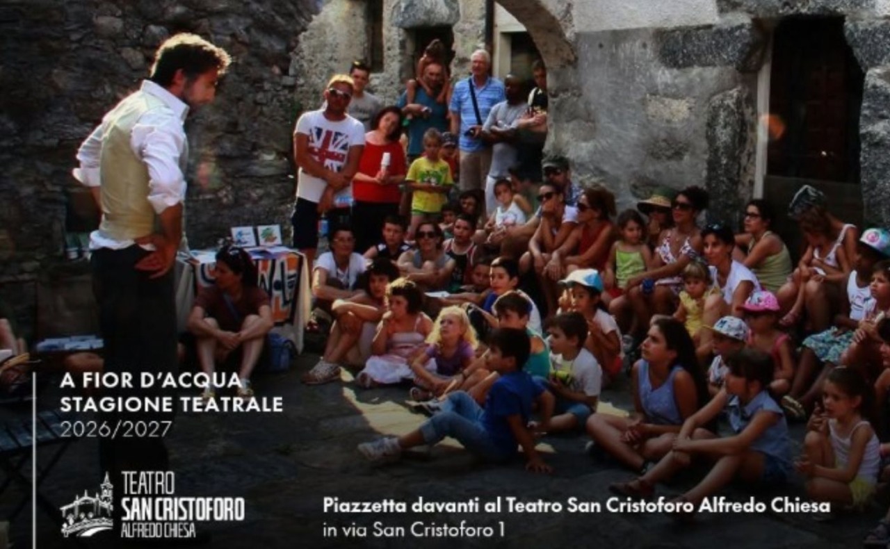Nella piazzetta davanti al Teatro San Cristoforo arriva “La valigia delle parole”: il teatro di strada sul Naviglio per tutta la famiglia