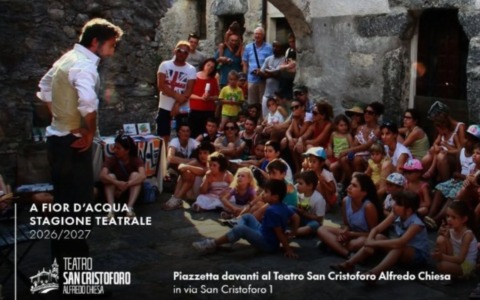 Nella piazzetta davanti al Teatro San Cristoforo arriva “La valigia delle parole”: il teatro di strada sul Naviglio per tutta la famiglia
