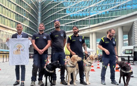 Cani guida in piazza a Milano, la Regione rinnova il sostegno alle associazioni