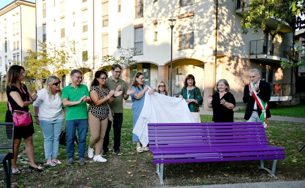 Inaugurata a Cesano durante la Festa Patronale una panchina viola per superare lo stigma dell’Alzheimer