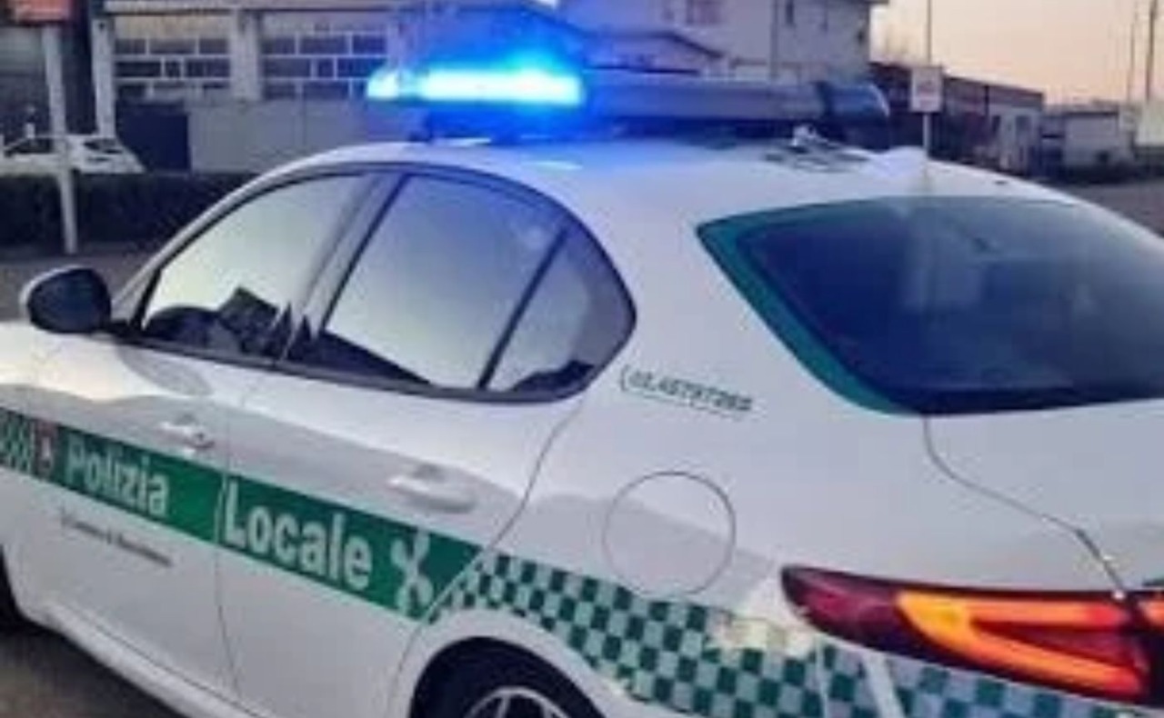 Bivacchi nei parchi comunali: quattro persone identificate e allontanate dalla Polizia locale di Buccinasco