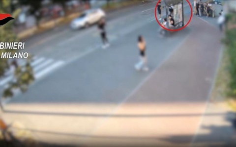 Armati di machete rapinano un minorenne e lo feriscono a una gamba: arrestati due giovani