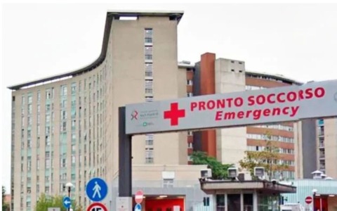 Lite tra compagni delle medie durante la lezione a Rozzano: 12enne cade e finisce in ospedale