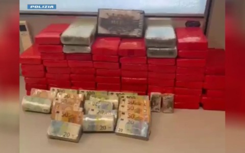 Maxi sequestro di cocaina: 70 chili e 170mila euro in contanti, arrestato spacciatore 41enne