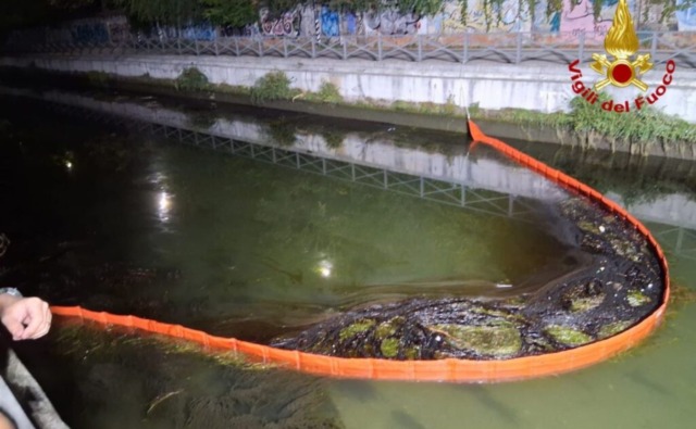 Gasolio nel Naviglio Grande, la Procura apre un’inchiesta: si indaga sull’ipotesi di sversamento doloso