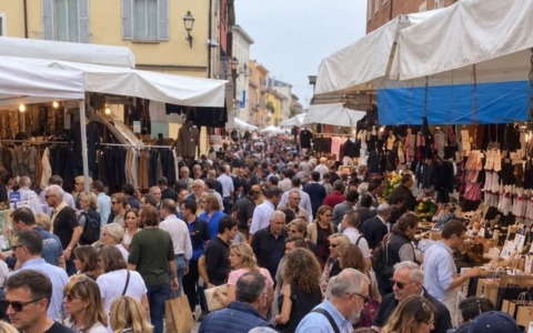 Il Mercatino da Forte dei Marmi arriva a Buccinasco: appuntamento in via Emilia domenica 1° novembre