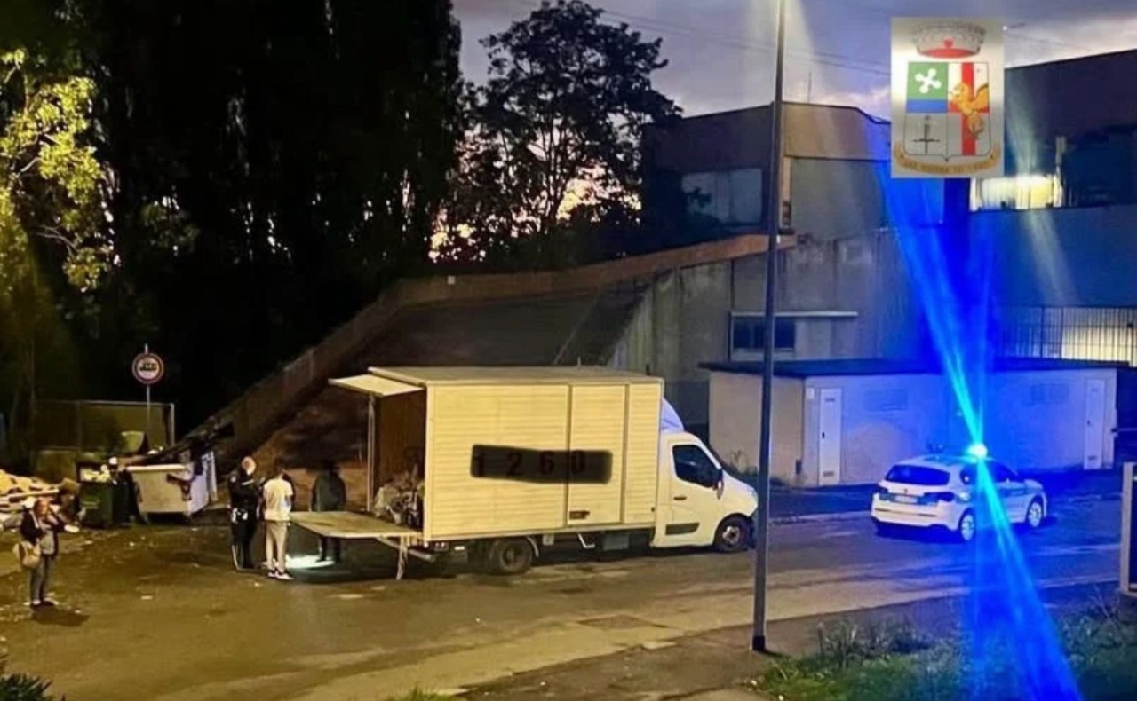 Rifiuti abbandonati a Pieve Emanuele: la Polizia Locale coglie sul fatto gli incivili