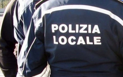 Da un arresto a Corsico l’inchiesta sugli agenti della Polizia locale milanese: fermato un pusher, sei ai domiciliari