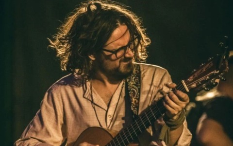 Buccinasco omaggia Francesco Guccini: venerdì 30 ottobre il concerto di Teo Manzo
