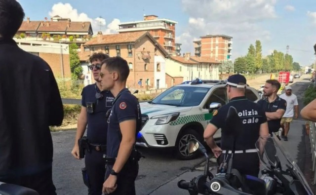 Agenti della Locale di San Donato bloccano un uomo che aveva aggredito una donna a Trezzano