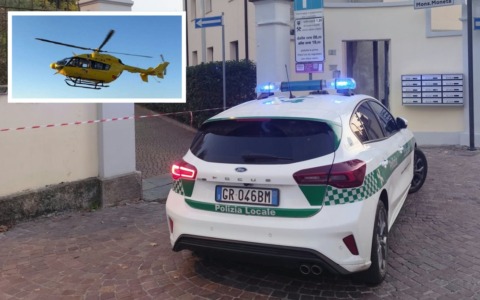 Cesano, auto travolge mamma e figlio di 11 mesi ai giardini della Costituzione: in elisoccorso al Niguarda
