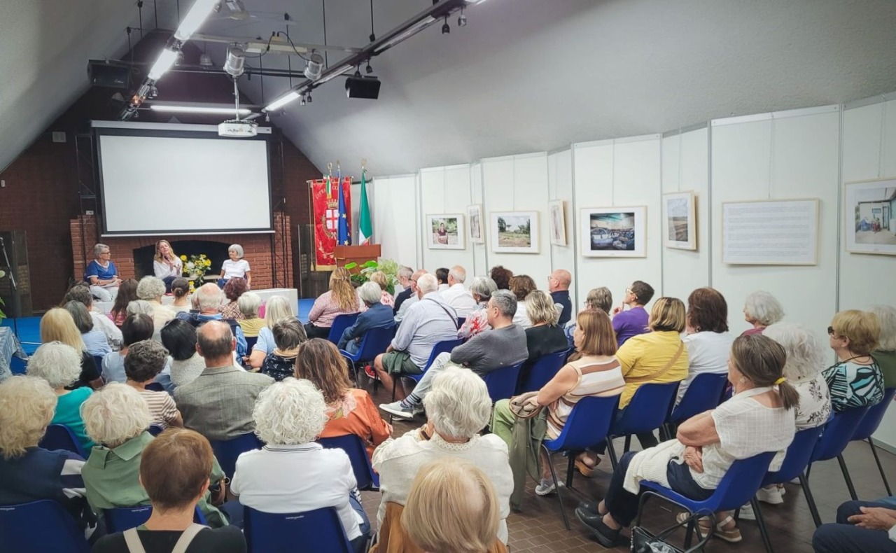 “Le Madri lontane”, alla Sala La Pianta di Corsico le storie delle donne migranti diventano immagini e parole