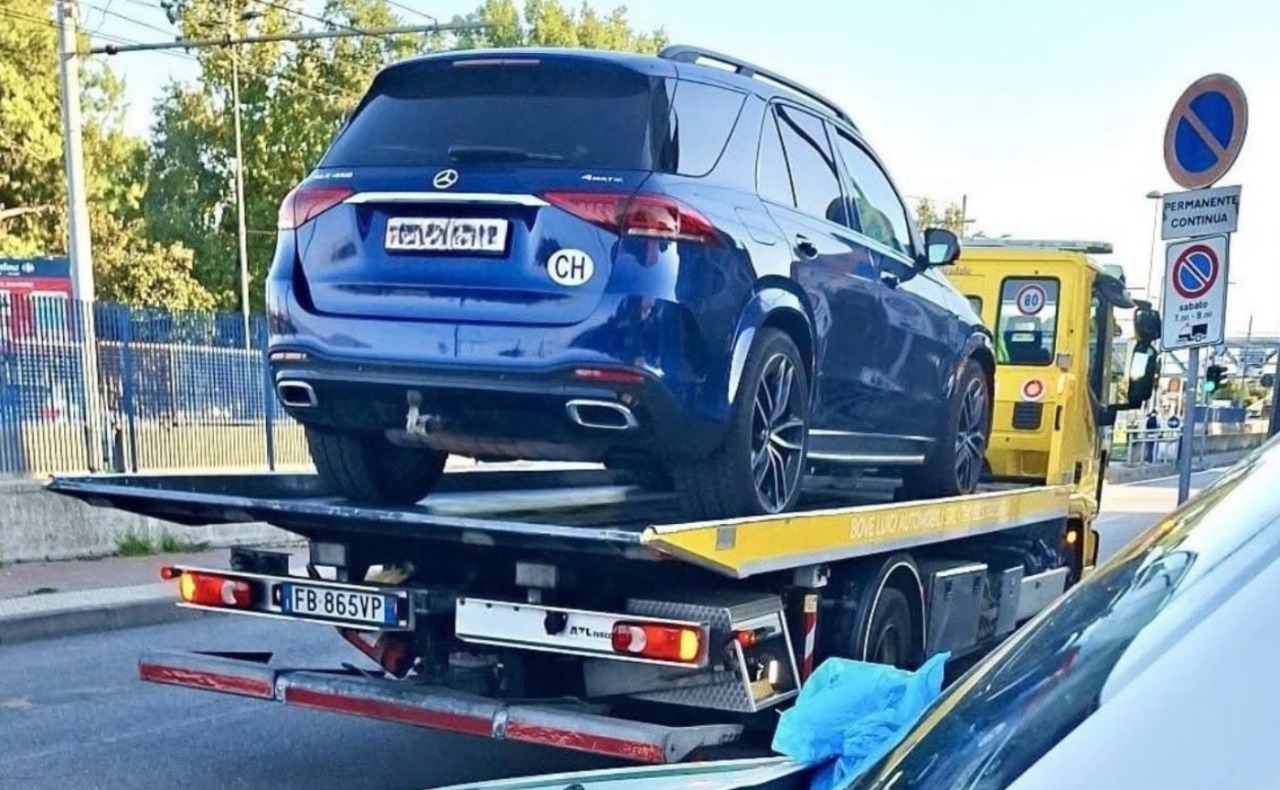 Mercedes rubata in Svizzera, il GPS la fa ritrovare a Rozzano